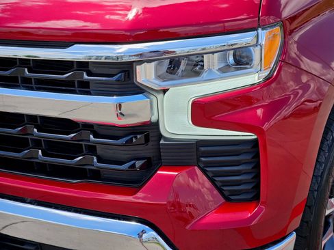 Used 2024 Chevrolet Silverado 1500 LT RWD image 11