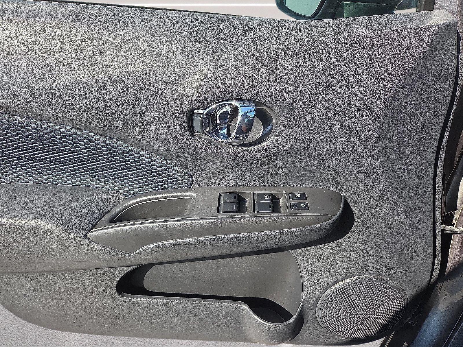 Used 2019 Nissan Versa Note SV FWD image 25