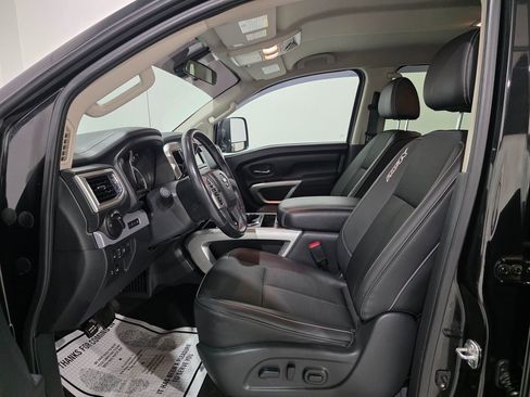 Used 2019 Nissan Titan S image 16