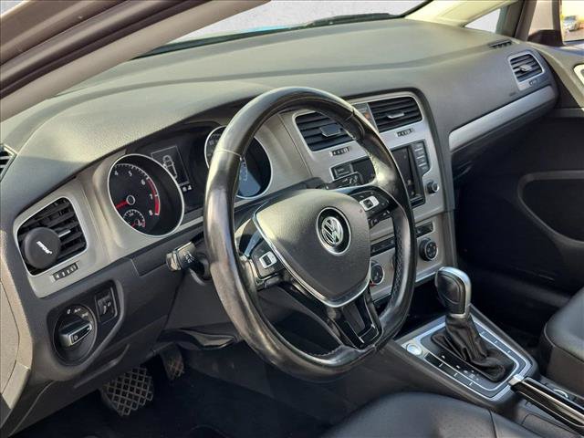 Used 2017 Volkswagen Golf 4-Door FWD image 12