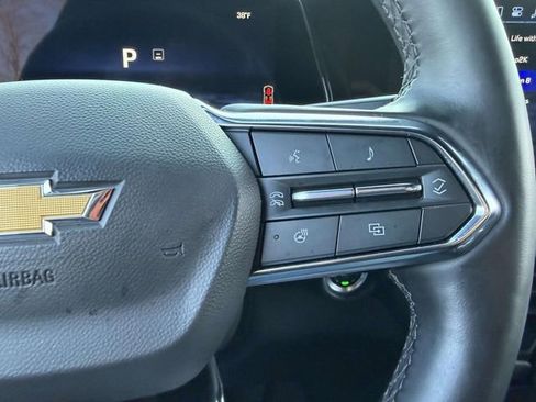 Used 2025 Chevrolet Suburban Premier AWD/4WD image 23