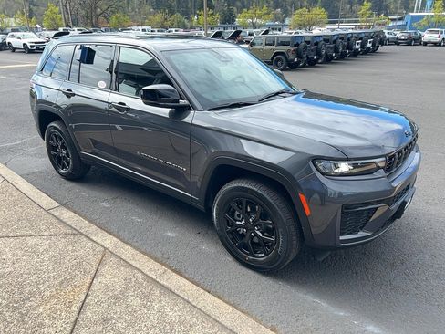New 2026 Jeep Grand Cherokee Altitude AWD/4WD image 4