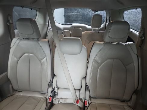 Used 2017 Chrysler Pacifica Limited FWD image 15