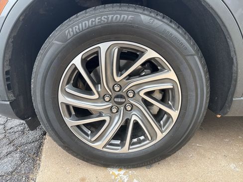 Used 2021 Lincoln Aviator AWD image 9