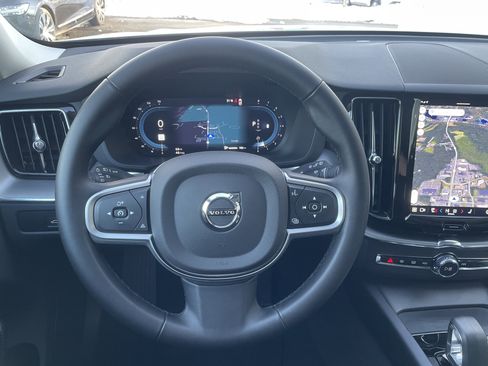 Certified 2025 Volvo XC60 B5 Core image 9