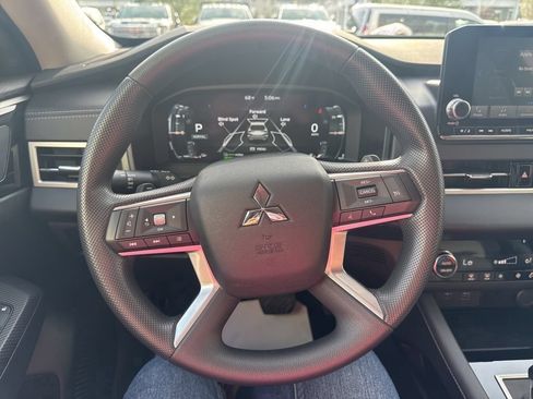 Used 2025 Mitsubishi Outlander ES AWD/4WD image 27
