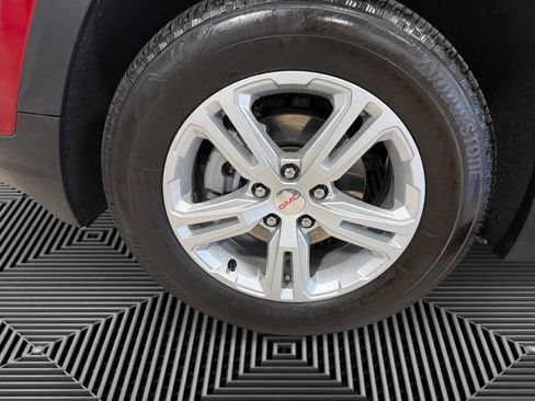 Used 2024 GMC Terrain SLE w/ Driver Convenience Package image 9