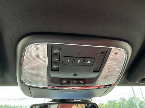 Used 2016 Dodge Durango R/T w/ Technology Group AWD/4WD image 32