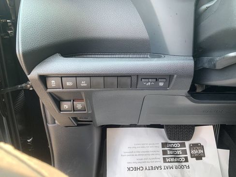 Used 2026 Toyota Sienna XSE FWD image 31
