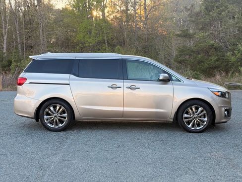 Used 2015 Kia Sedona SX Limited image 4