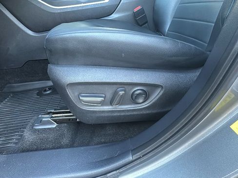 Used 2025 Toyota Highlander XLE AWD/4WD image 10
