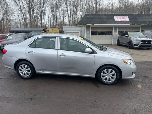 Used 2010 Toyota Corolla image 4