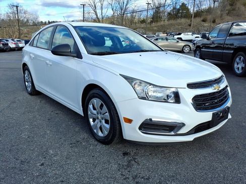 Used 2015 Chevrolet Cruze LS image 10