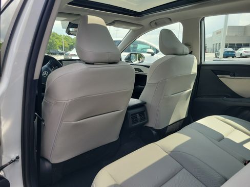 Used 2026 Toyota Camry XLE AWD/4WD image 11