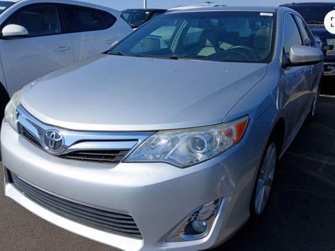 Used 2012 Toyota Camry XLE w/ Leather Pkg image 2
