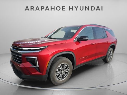 Used 2024 Chevrolet Traverse LT w/ Trailering Package image 1