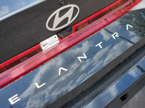 Used 2025 Hyundai Elantra Limited FWD image 7