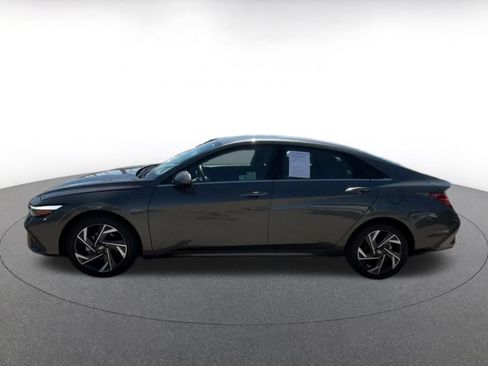 Used 2025 Hyundai Elantra SEL FWD image 7