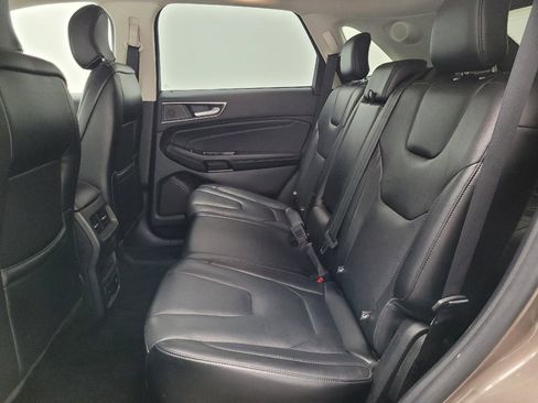 Used 2019 Ford Edge Titanium w/ Equipment Group 301A AWD/4WD image 18