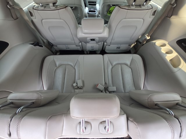 Used 2017 Chrysler Pacifica Limited w/ Advanced Safetytec Group FWD image 14
