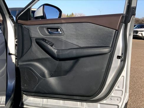 Used 2023 Nissan Rogue SV image 23