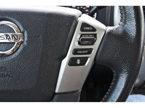 Used 2020 Nissan Titan SV w/ SV Convenience Package RWD image 12