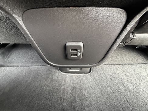 Used 2022 GMC Terrain SLT w/ Infotainment Package II image 11