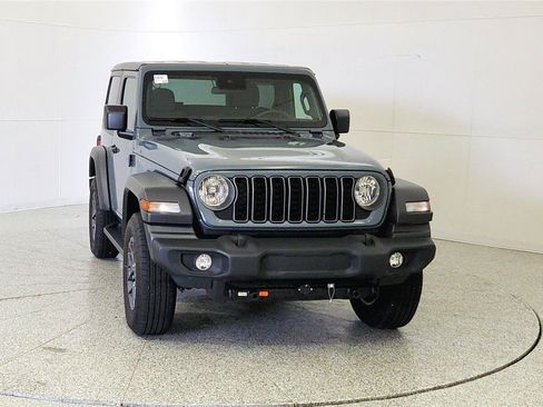 Used 2025 Jeep Wrangler Sport AWD/4WD image 2