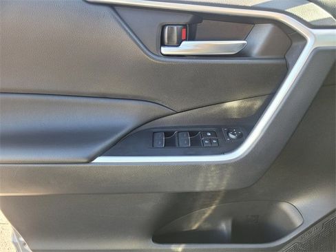 Used 2025 Toyota RAV4 XLE image 31