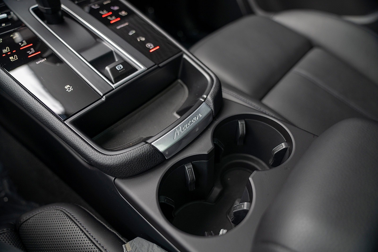 Certified 2026 Porsche Macan AWD/4WD image 15
