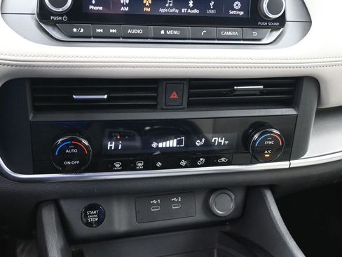 Used 2025 Nissan Rogue SV AWD/4WD image 19