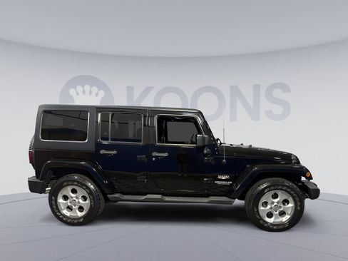 Used 2015 Jeep Wrangler Unlimited Sahara w/ Connectivity Group AWD/4WD image 8