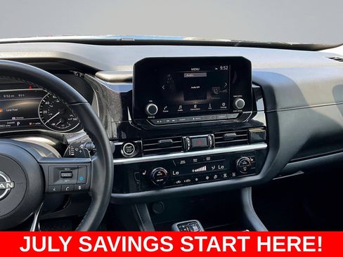 Used 2024 Nissan Pathfinder SV FWD image 12