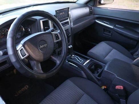 Used 2008 Jeep Grand Cherokee Laredo image 4