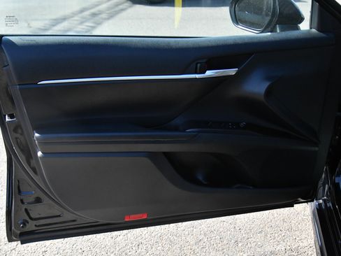 Used 2022 Toyota Camry SE FWD image 14