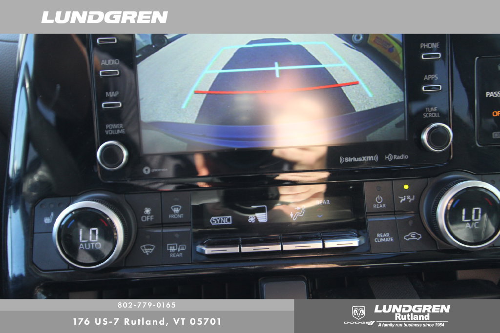 Used 2021 Toyota Highlander XLE AWD/4WD image 28