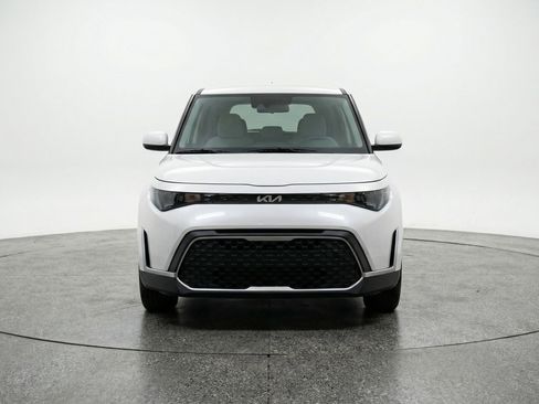 Used 2025 Kia Soul LX w/ LX Technology Package image 2