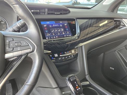 Used 2025 Cadillac XT6 Premium Luxury image 25
