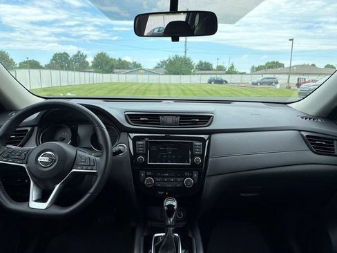 Used 2018 Nissan Rogue SV AWD/4WD image 10
