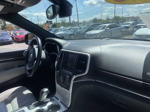 Used 2018 Jeep Grand Cherokee Limited image 13