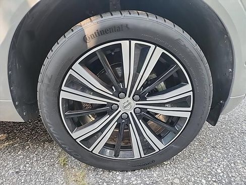 Certified 2023 Volvo XC60 B5 Plus w/ Climate Package AWD/4WD image 12