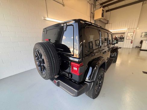 Certified 2025 Jeep Wrangler Unlimited Sahara AWD/4WD image 8