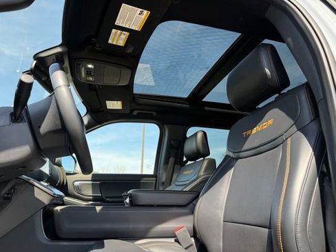 Used 2025 Ford Expedition Tremor image 23