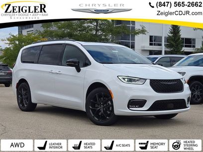 New 2026 Chrysler Pacifica Limited w/ S Appearance Package