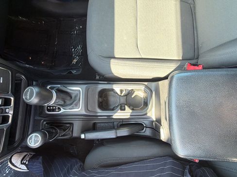 Used 2021 Jeep Gladiator Sport AWD/4WD image 17