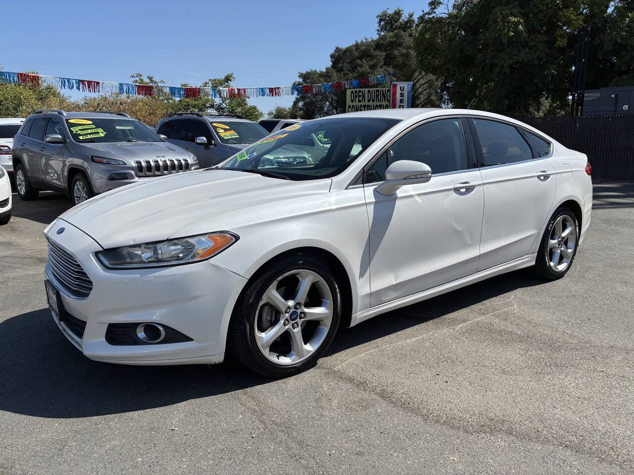 Used 2015 Ford Fusion SE FWD image 1