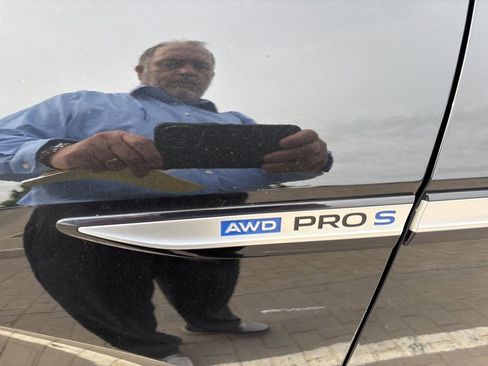 Used 2022 Volkswagen ID.4 Pro S AWD/4WD image 3