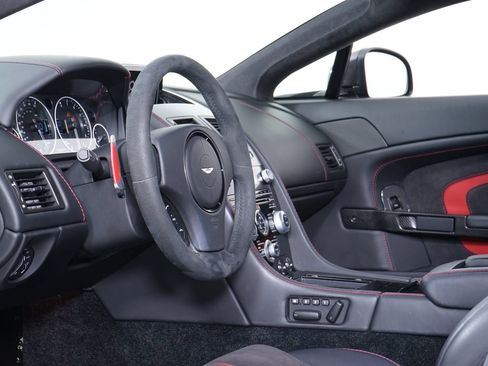 Used 2015 Aston Martin V12 Vantage S RWD image 4