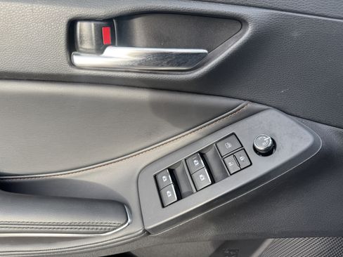 Used 2022 Toyota Avalon XSE image 9