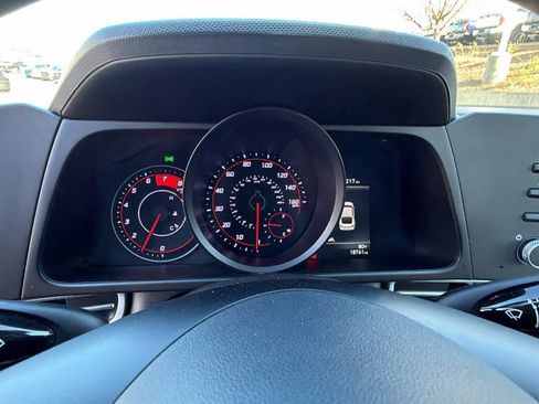 Used 2023 Hyundai Elantra SEL image 21